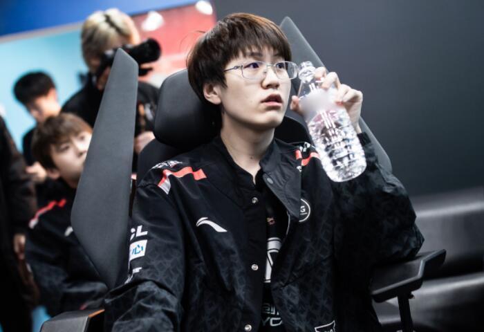 次突破重圍 次突破重圍