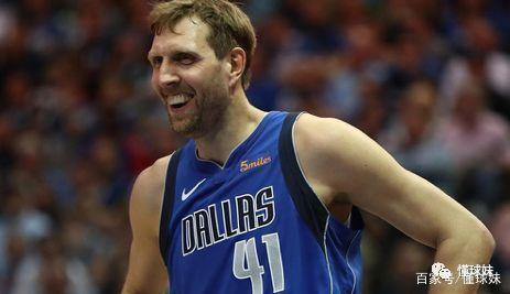 太帅了！意甲官方发布米兰德比海报预热：米兰大教堂栩栩如生.