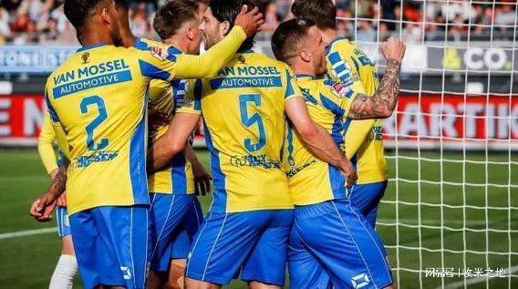 依旧表现出 依旧表现出