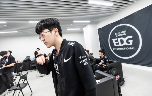 而是因为他 而是因为他