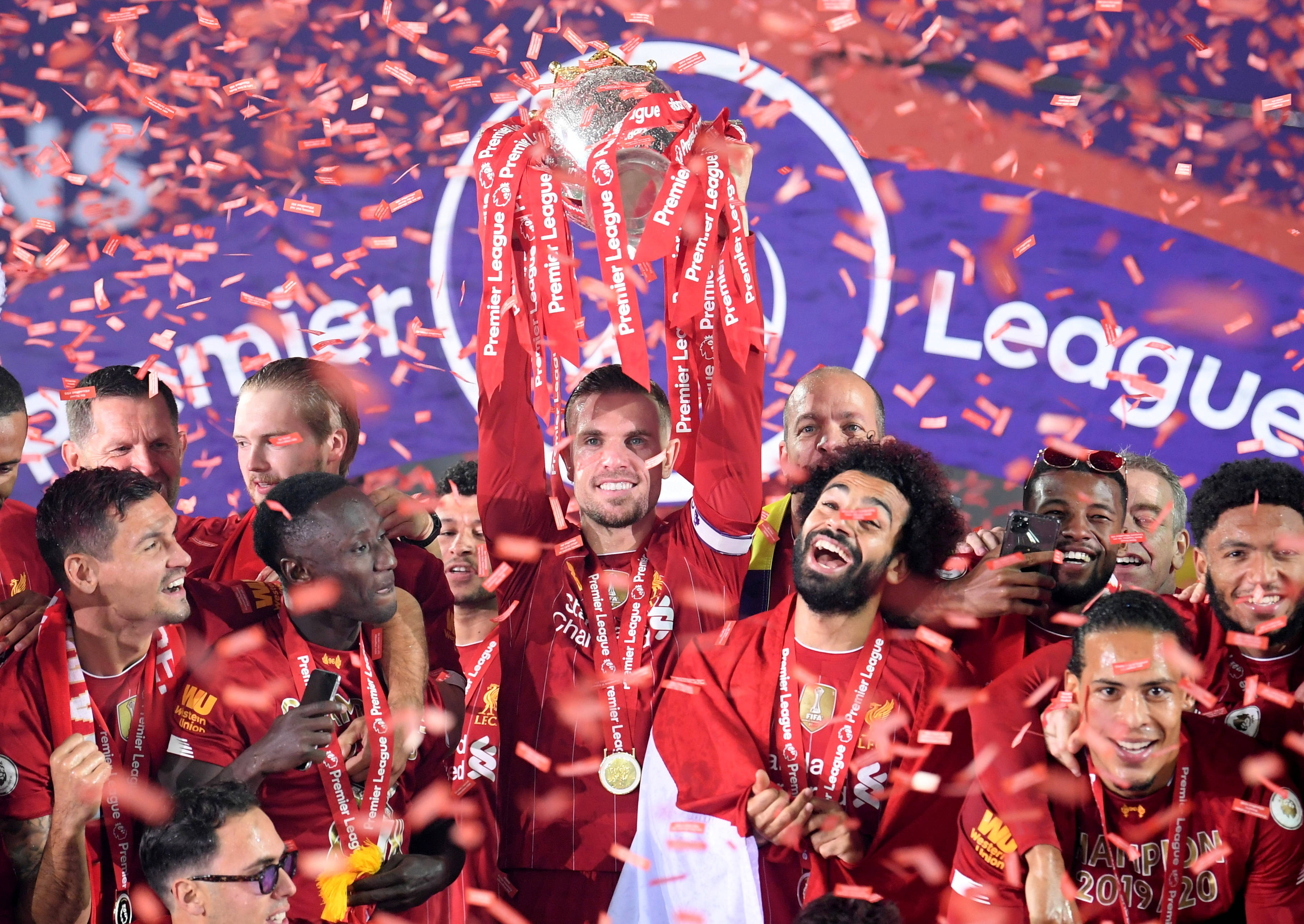 高飞球接杀 高飞球接杀